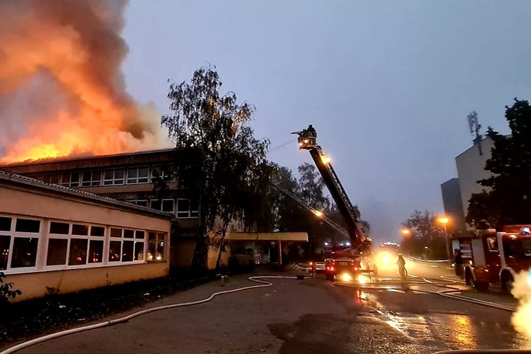 Slika /slike/Požar škole u Zagrebu.jpg